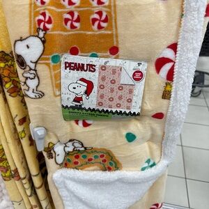 Peanuts Sherpa Christmas Throw Blanket